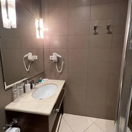 Manjez Centar Hotel 3*