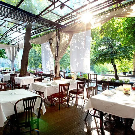 Manjez Centar ホテル 3*