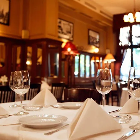 Manjez Centar ホテル