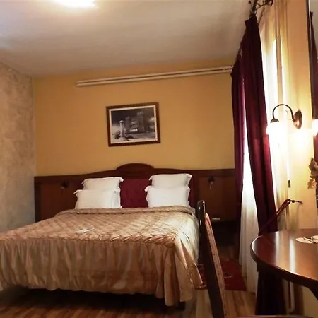 Manjez Centar Hotel 3*