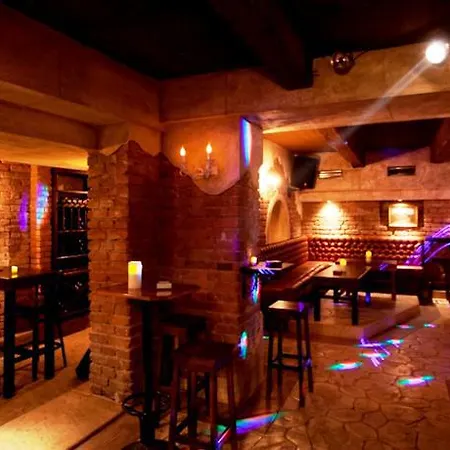 Hotel Manjez Centar 3*