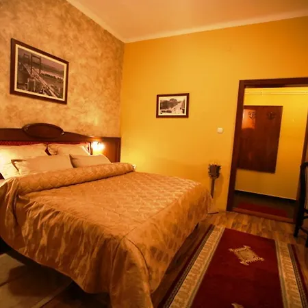 Manjez Centar ホテル