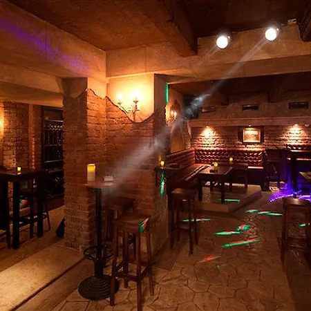 Hotel Manjez Centar 3*