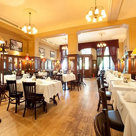 Manjez Centar ホテル 3*